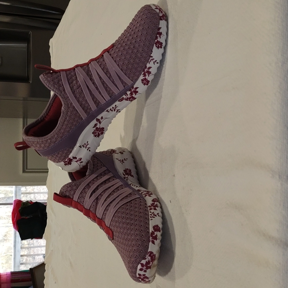 Women's shoes